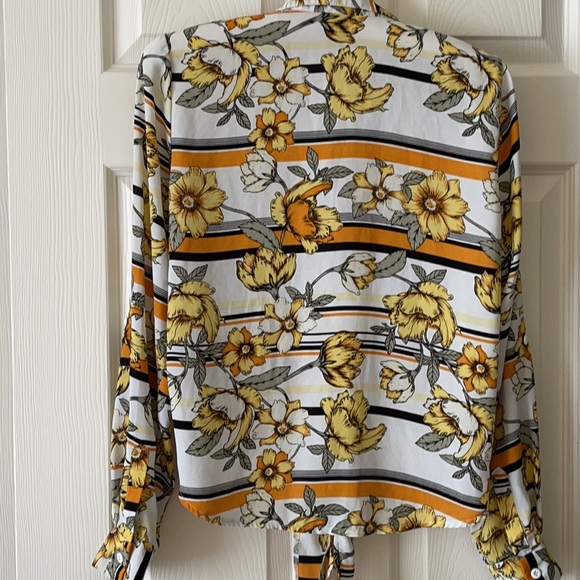 Charlotte Russe Size Small Flower print Blouse - Picture 2 of 12